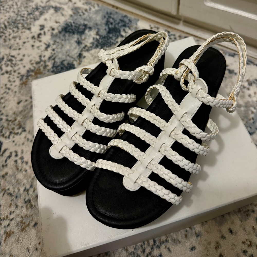 URBAN OUTFITTER Sandal